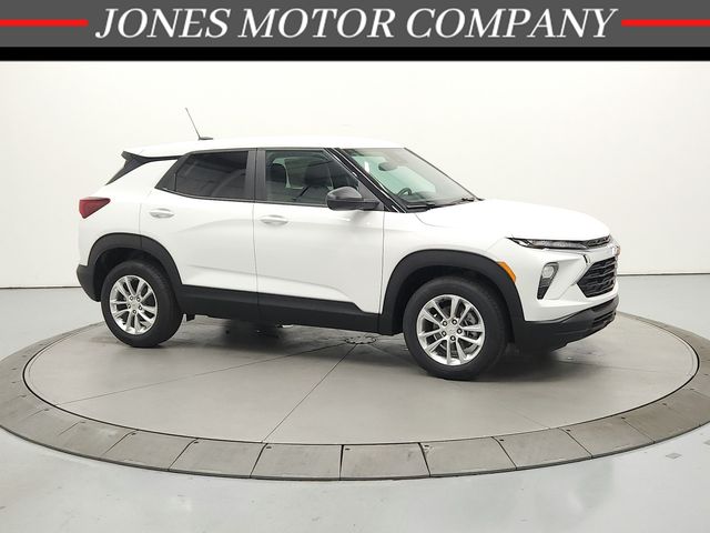 Summit White 2026 Chevrolet Trailblazer SUV / Crossover Front-Wheel Drive Continuously Variable Transmission
