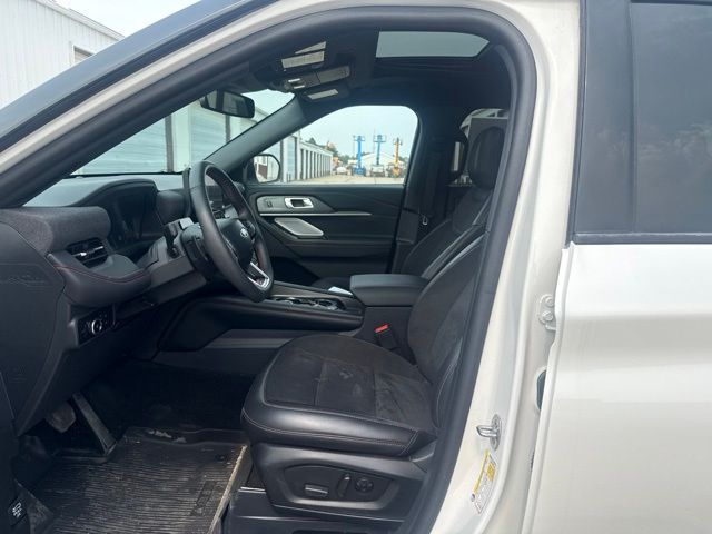 2025 Star White Metallic Tri-Coat Ford Explorer ST 4X4 SUV