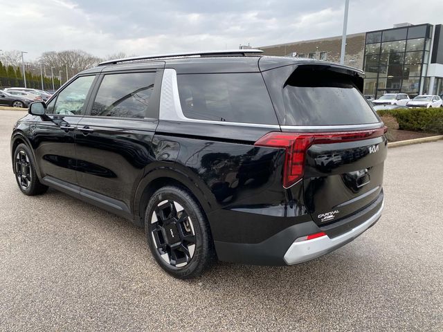 Used 2025 Kia Carnival Van