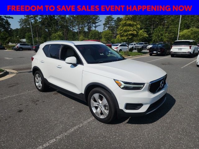 2019 Volvo XC40 T5 Momentum AWD's photo