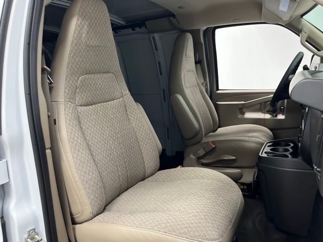 New 2026 Summit White Chevrolet Work Van image 20