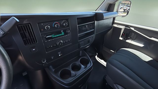 Used 2025 White GMC Work Van image 27