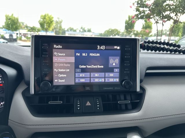 Used 2020 Gray Toyota XLE Premium image 17
