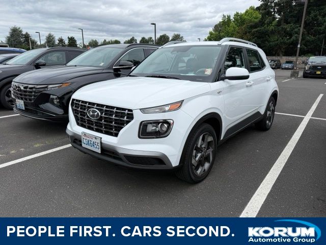 Lunar White 2025 Hyundai Venue SUV / Crossover Front-Wheel Drive Continuously Variable Transmission