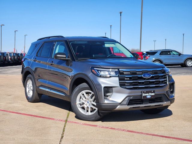 2025 Ford Explorer Active photo
