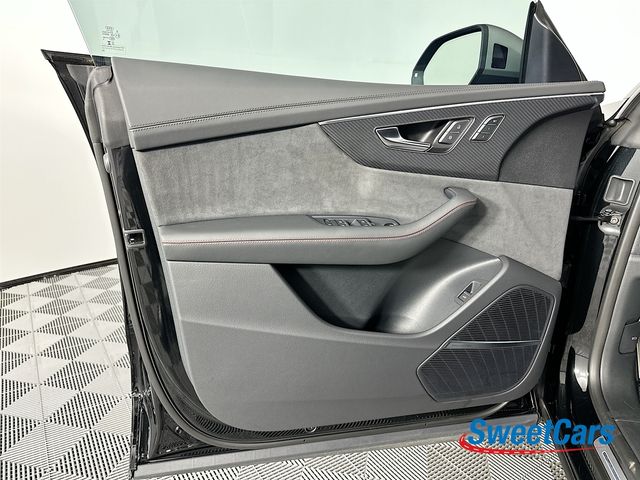 2025 Audi RS Q8 performance