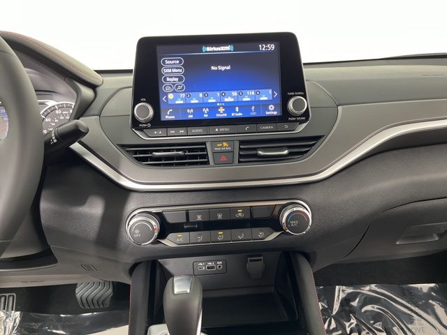2025 Pearl White Tricoat Nissan Altima 2.5 SR FWD Sedan