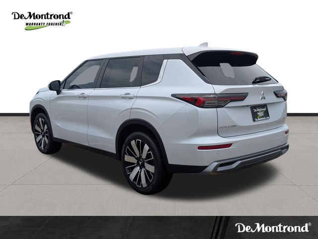2025 Mitsubishi Outlander SE White at North Houston Mitsubishi