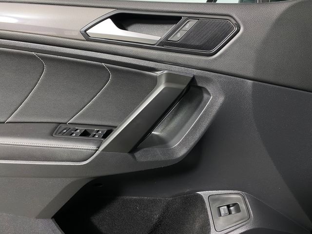 2022 Volkswagen Tiguan 2.0T SE photo