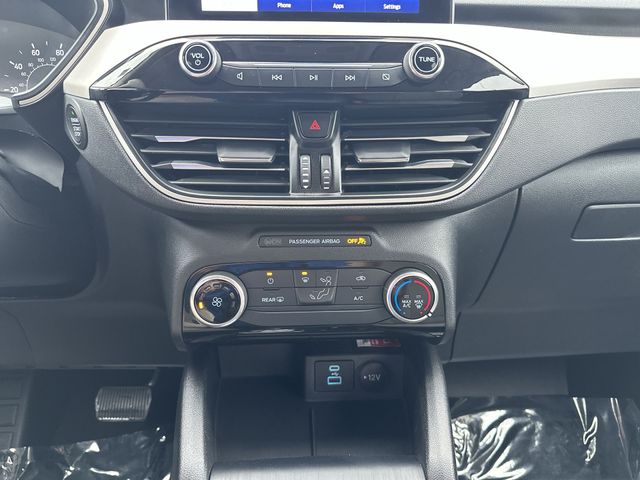 Used 2022 Blue Ford SE image 18