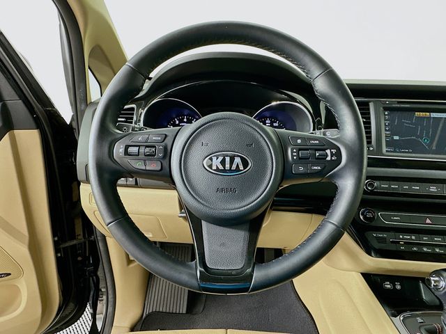 2016 Kia Sedona SX 11