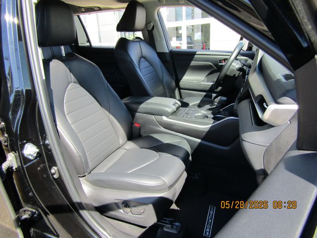 used 2023 Toyota Highlander car, priced at $35,499