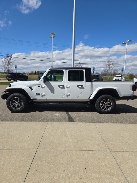 2025 Jeep Gladiator Sport S - Bright White Clearcoat exterior view 8