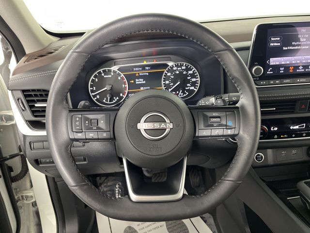2023 Pearl White Tricoat Nissan Rogue SV FWD SUV