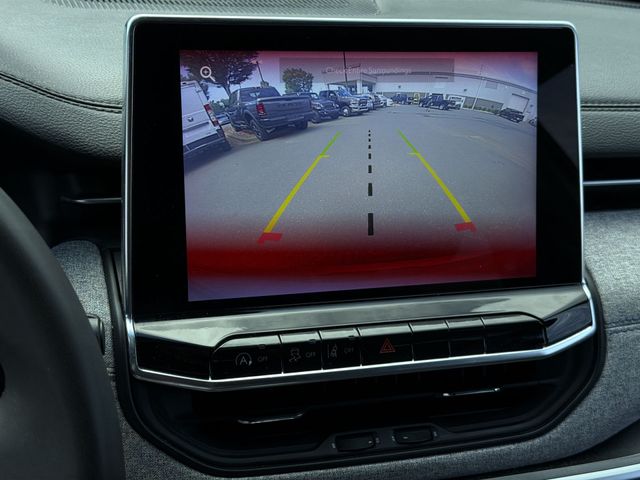 Used 2024 Silver Jeep Latitude image 22