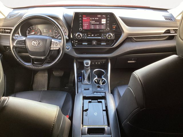 Used Car 2020 Toyota Highlander  Xle For Sale Under $25,000 In San Antonio, Texas