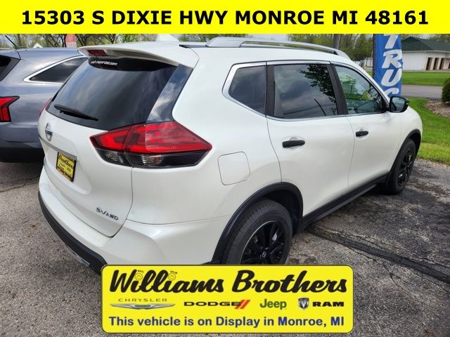 2019 Nissan Rogue SV - Pearl White Tricoat exterior view 4