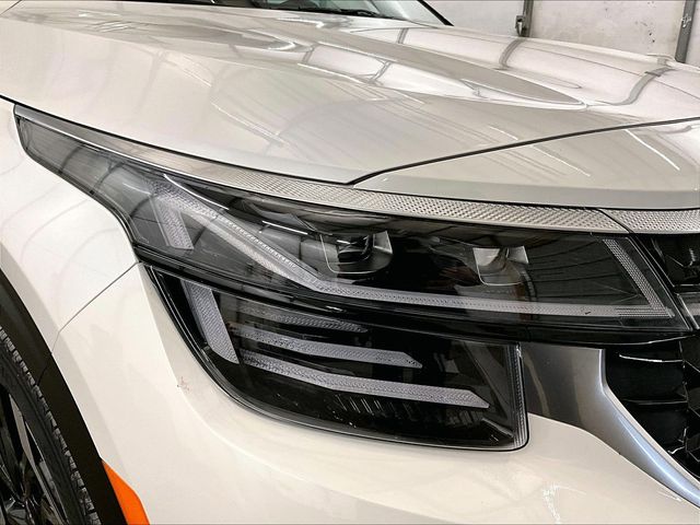2024 Kia Seltos SX White at South Hills Kia