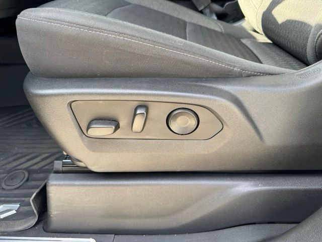 Used 2023 White Chevrolet LT image 21