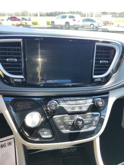 Used 2023 Black Chrysler Limited image 18