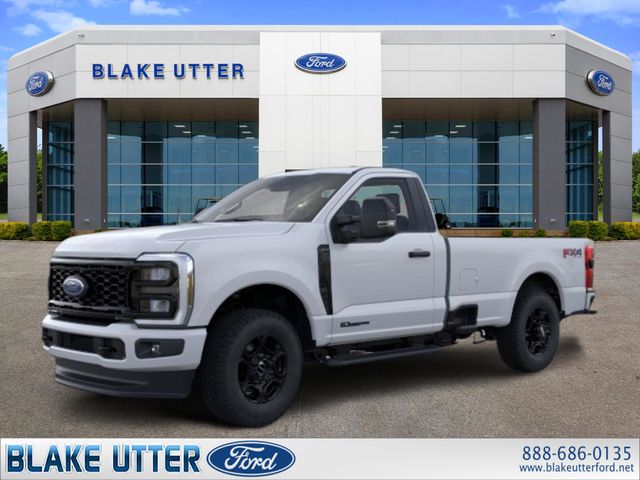Oxford White 2026 Ford F-250 Super Duty Pickup Truck Four-Wheel Drive Automatic