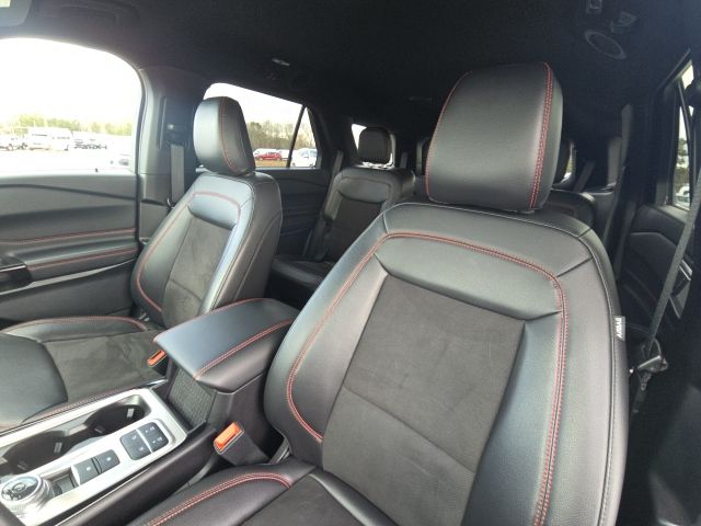 2024 Ford Explorer ST-Line:C02489A