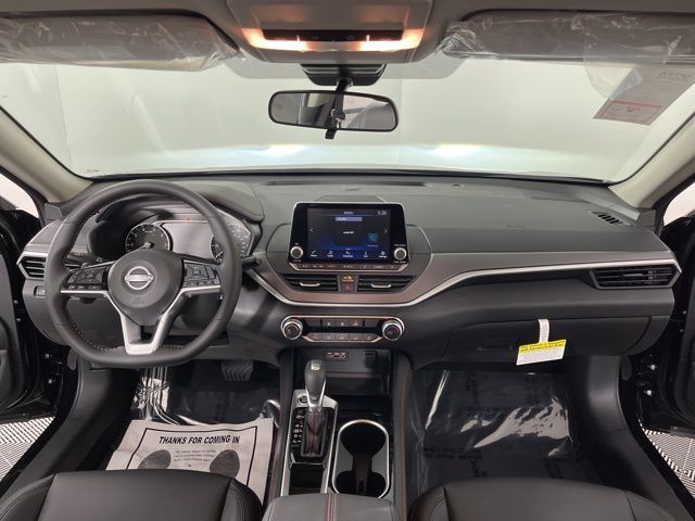 2025 Super Black Clearcoat Nissan Altima 2.5 SR FWD Sedan