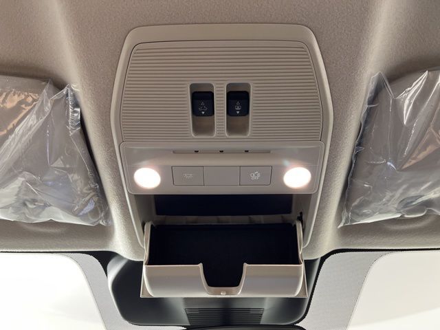 2025 Aspen White Tricoat Nissan Kicks SV FWD SUV