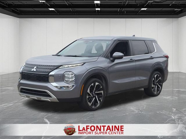2022 Mitsubishi Outlander SE