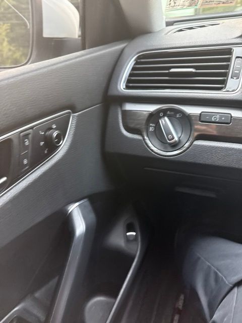 2017 Volkswagen Passat 1.8T SE White at Bob Ruth Ford