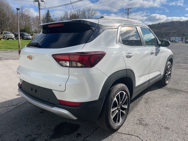 Used 2025 White Chevrolet LT image 6