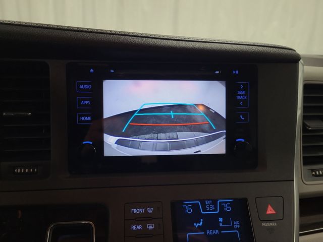 2015 – Toyota – Sienna