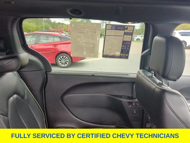 Used 2025 Chrysler Pacifica Van