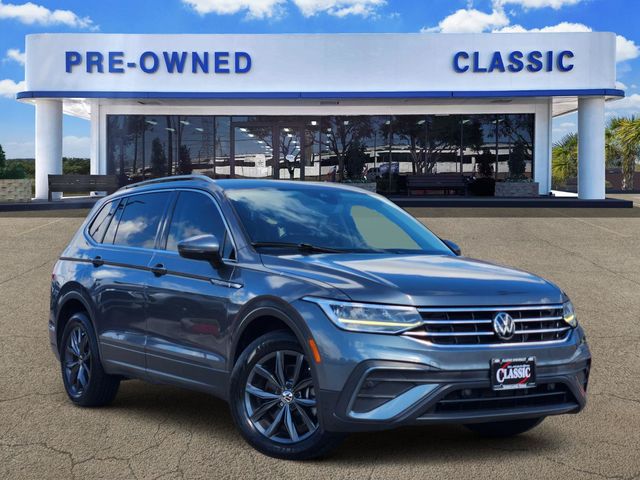 Platinum Gray Metallic 2022 Volkswagen Tiguan SUV / Crossover Front-Wheel Drive 8-Speed Automatic