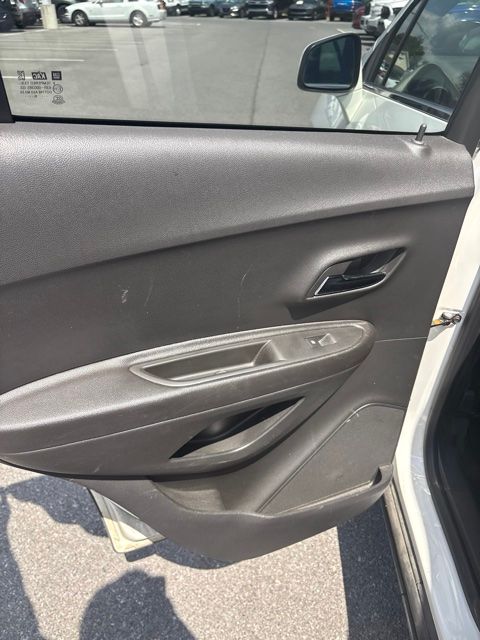 Used 2015 White Chevrolet LTZ image 11