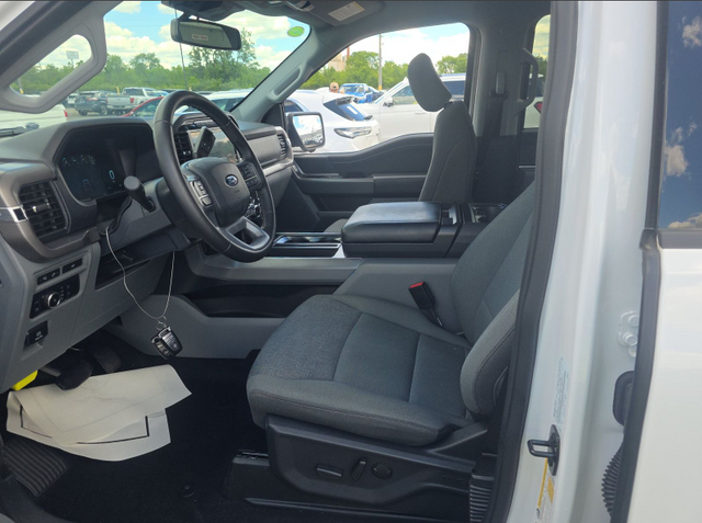 2024 Oxford White Ford F-150 XLT 4X4 Truck