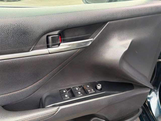 Used 2018 Blue Toyota XLE image 27