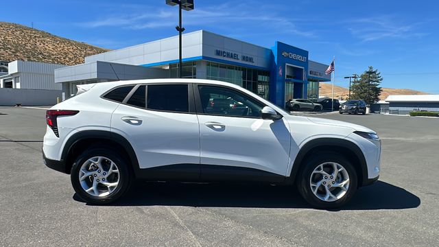 2024 Chevrolet Trax LS 2