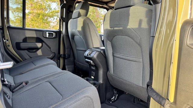 new 2025 Jeep Gladiator car, priced at $40,525