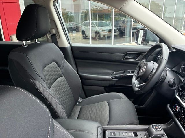 2025 Nissan Pathfinder SV - 9