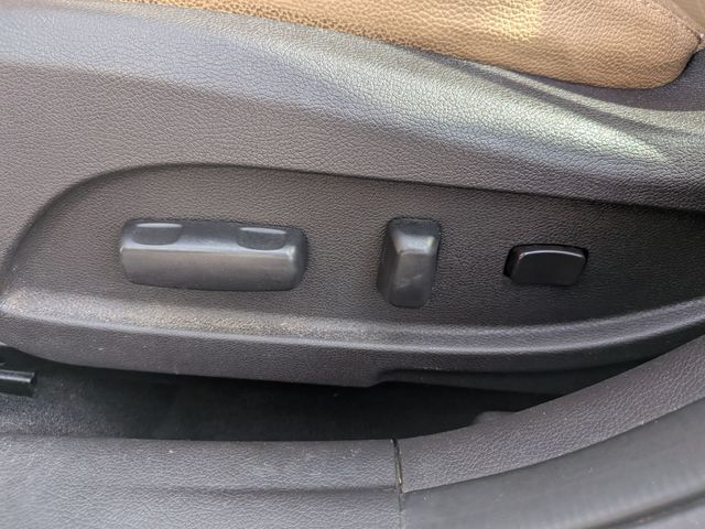 2012 Hyundai Sonata - Image 13