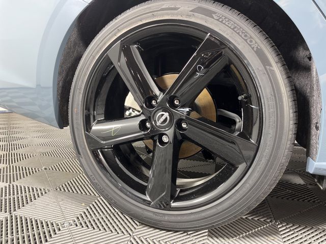 2025 Atlantic Gray Metallic/Super Black Nissan Sentra SR FWD Sedan