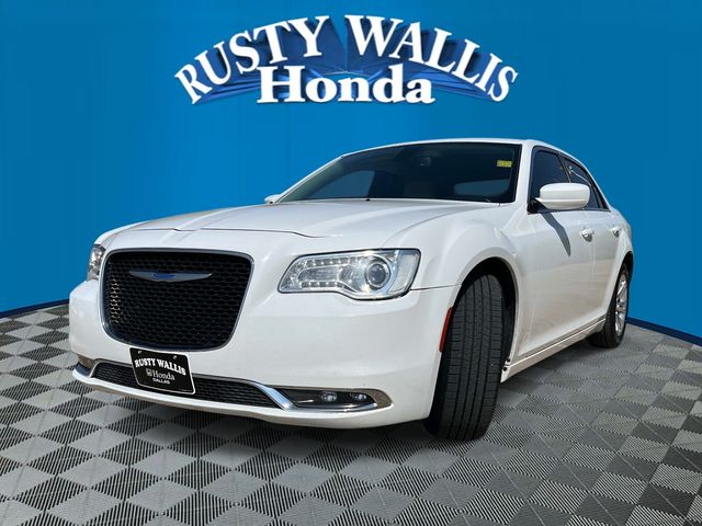 Bright White Clearcoat 2019 Chrysler 300 Sedan Rear-Wheel Drive 8-Speed Automatic