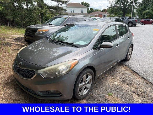 Gray (Graphite Steel Metallic) 2016 Kia Forte5 LX Hatchback Front-Wheel Drive 6-Speed Automatic