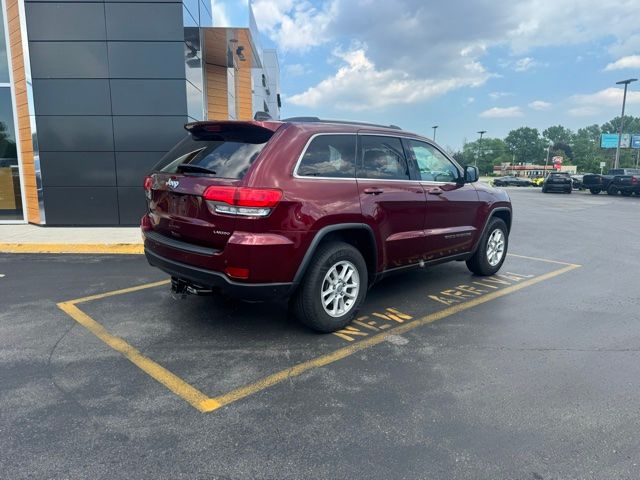 Used 2019 Velvet Red Pearlcoat Jeep Laredo E image 5