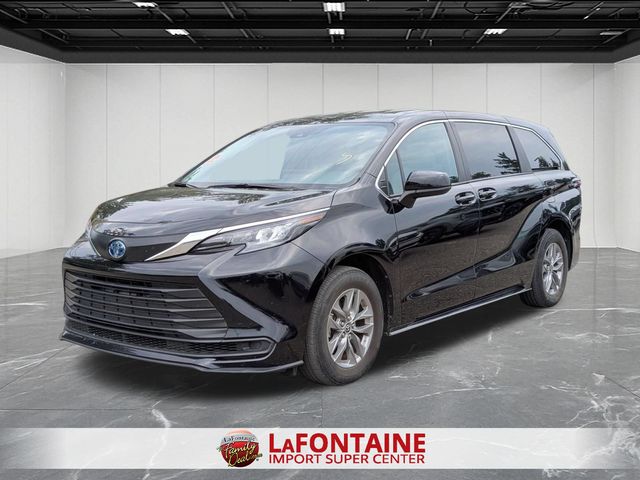 2025 Toyota Sienna LE