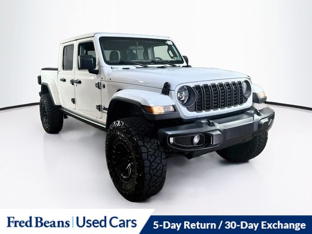 Bright White Clearcoat 2024 Jeep Gladiator Pickup Truck Four-Wheel Drive 8-Speed Automatic