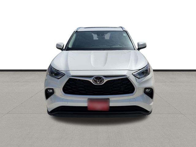 2021 Toyota Highlander XLE White at Don McGill Toyota