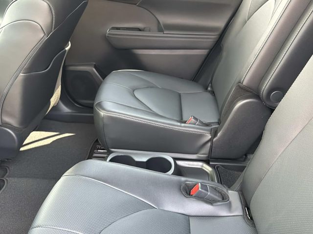 2026 Toyota Highlander Limited - Photo 14