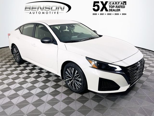 Pearl White 2026 Nissan Altima Sedan Front-Wheel Drive Continuously Variable Transmission